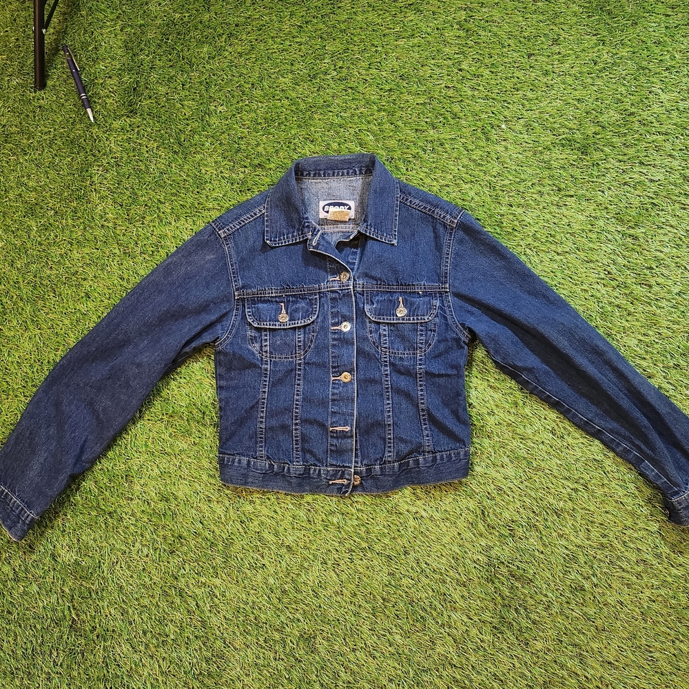 Vintage Classic Blue Denim Jean Jacket. 90s Or Y2K. shorter Crop Type Fit